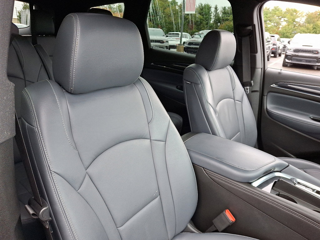 Used 2024 Buick Enclave Premium image 13