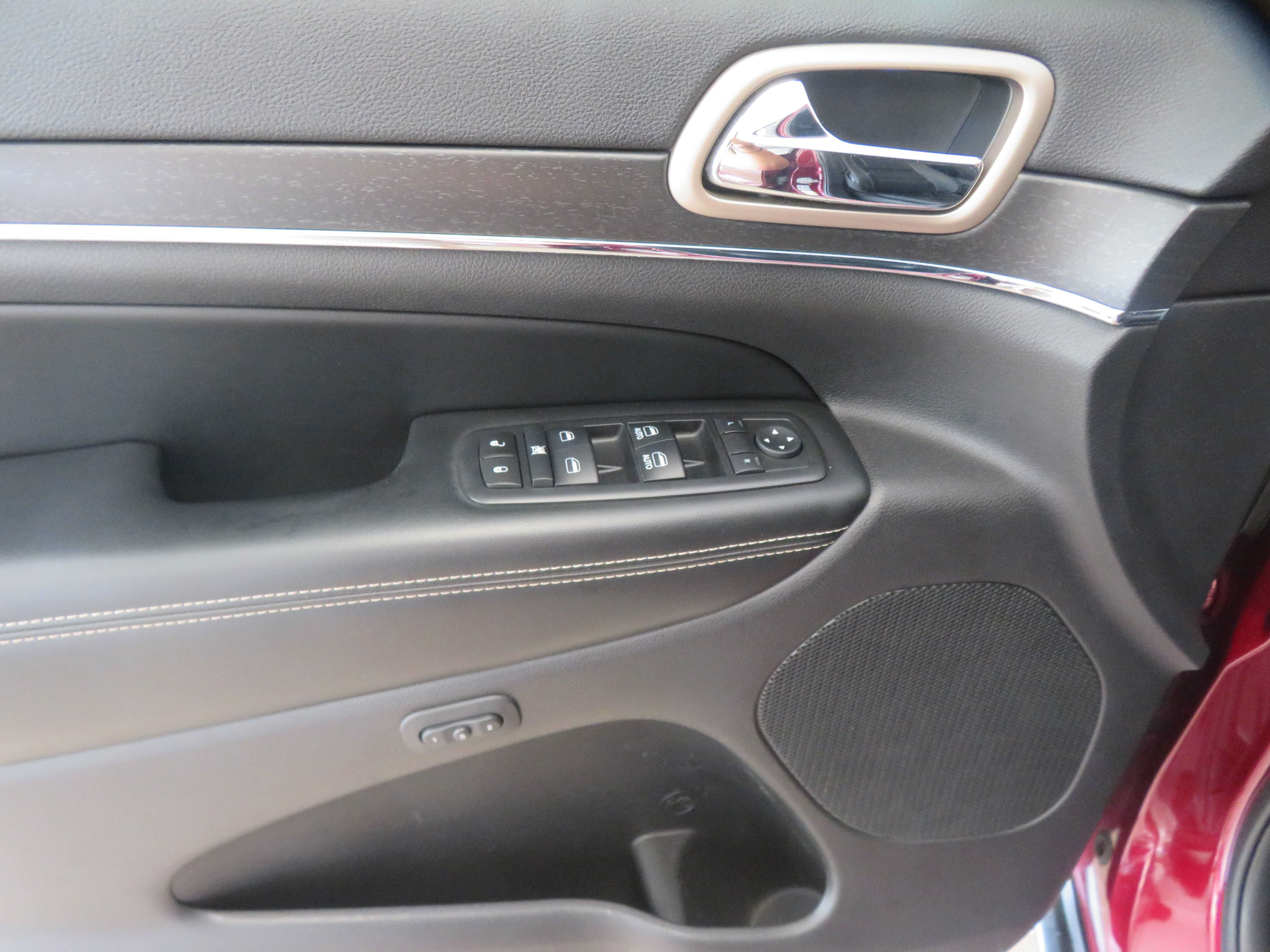 Used 2017 Jeep Grand Cherokee Limited AWD/4WD image 14