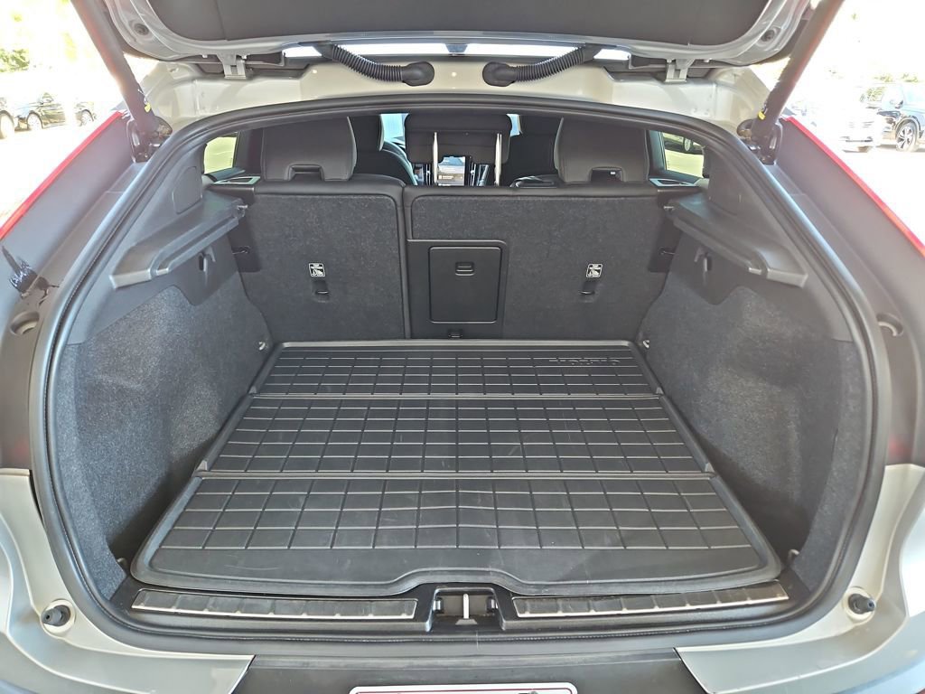Used 2023 Volvo C40 P8 Recharge Ultimate image 28