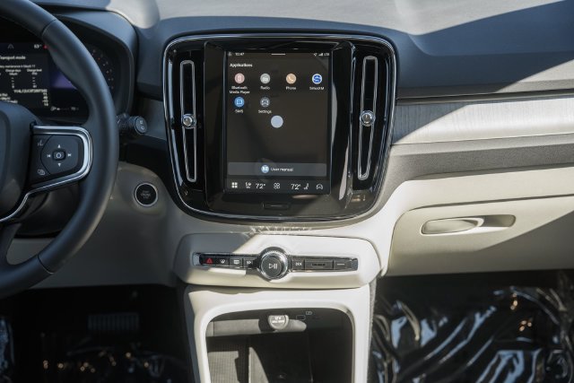 New 2026 Volvo XC40 B5 Plus w/ Climate Package AWD/4WD image 23