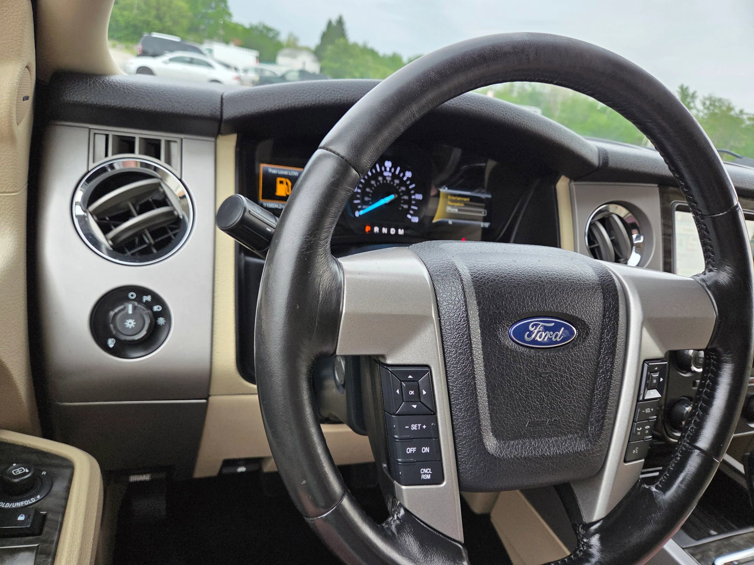 Used 2017 Ford Expedition Limited w/ Equipment Group 301A AWD/4WD image 8