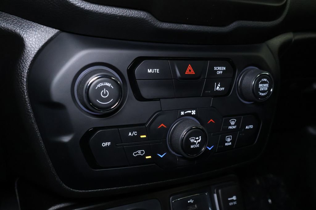 Used 2023 Jeep Renegade Latitude image 31