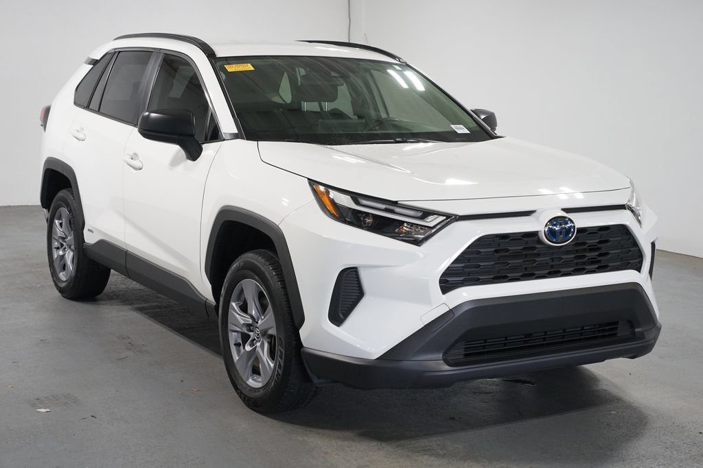 Certified 2023 Toyota RAV4 LE AWD/4WD image 3