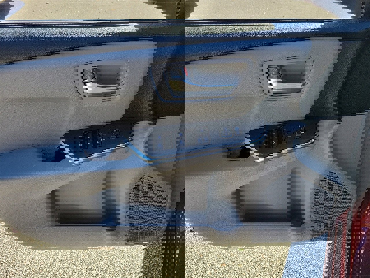 Used 2017 Toyota Camry SE image 13