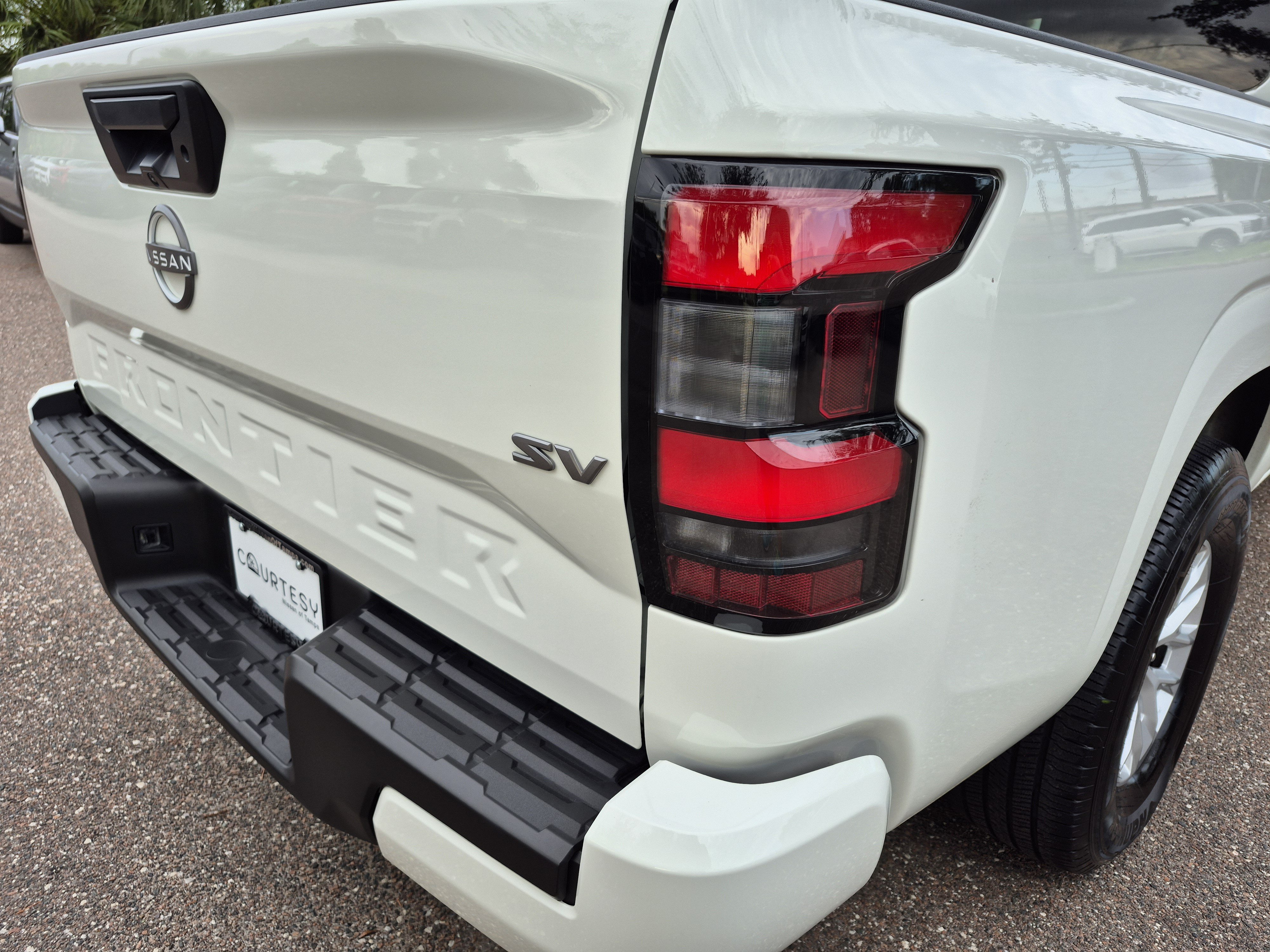 Certified 2024 Nissan Frontier SV RWD image 12