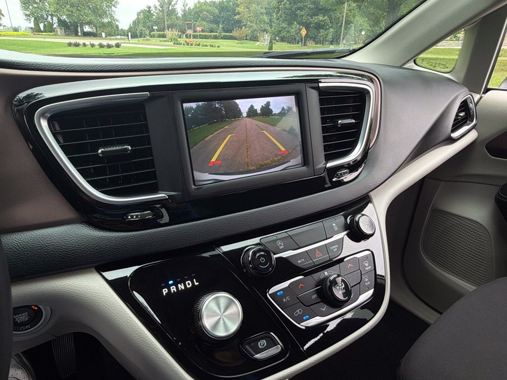 Used 2023 Chrysler Voyager LX FWD image 12