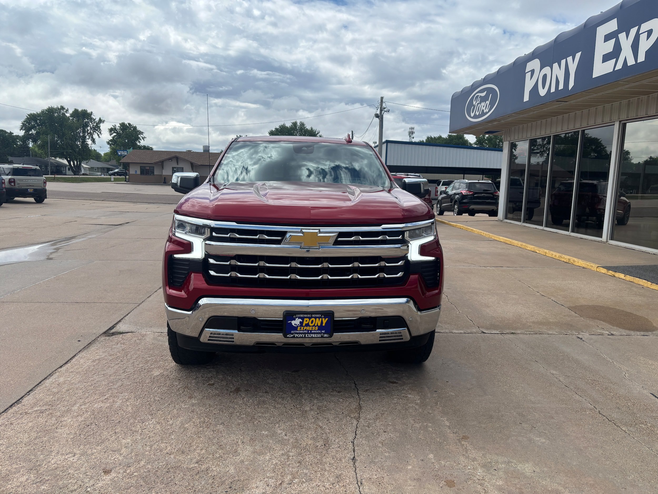 Used 2024 Chevrolet Silverado 1500 LTZ w/ LTZ Premium Package AWD/4WD image 8