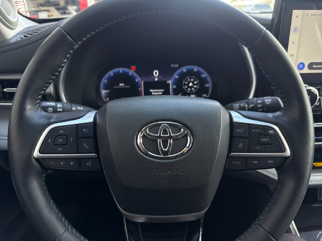 Used 2024 Toyota Highlander Limited AWD/4WD image 24
