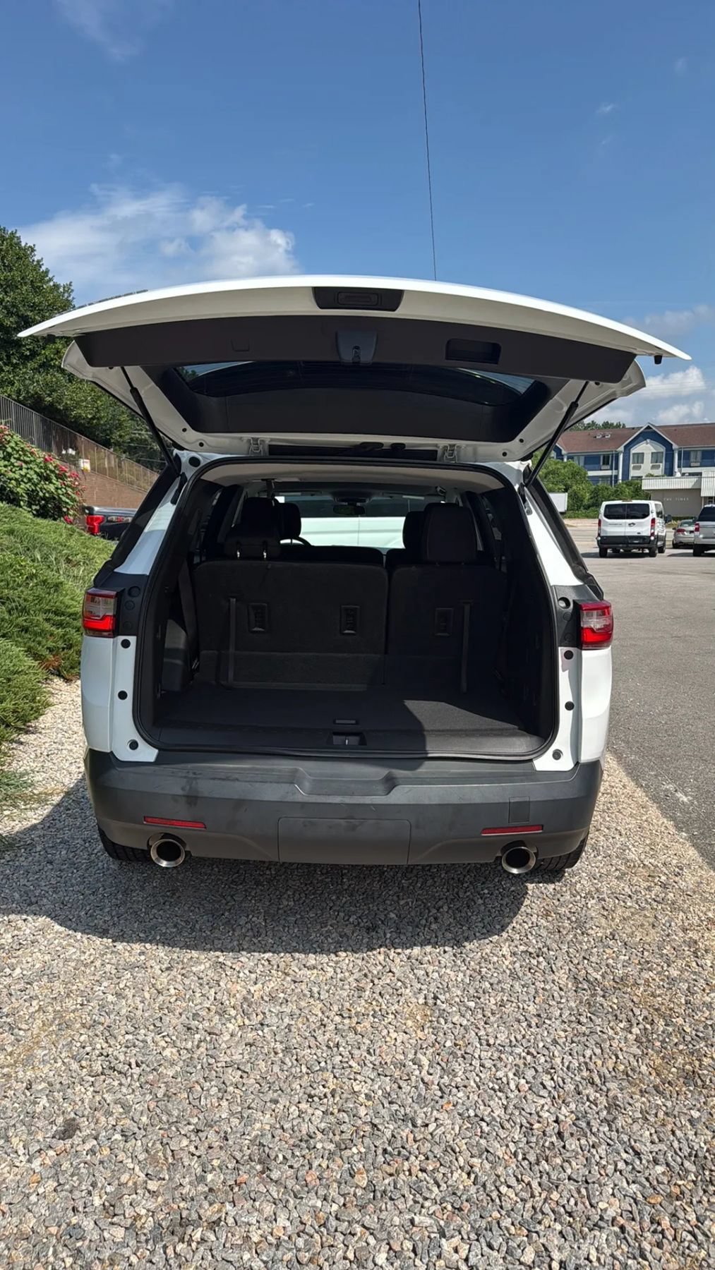 Used 2021 Chevrolet Traverse LS FWD image 9