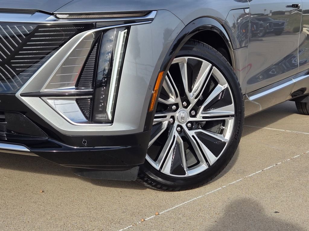 Certified 2025 Cadillac Lyriq Luxury w/ LPO, Floor Liner Package image 7