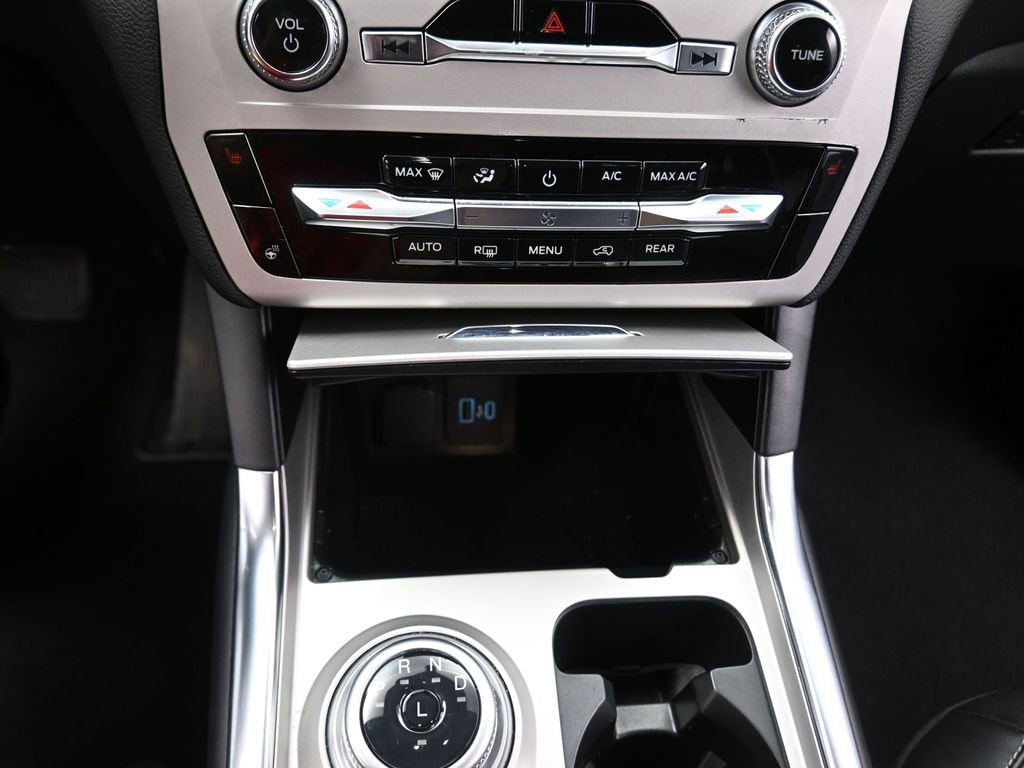 Used 2023 Ford Explorer XLT w/ Equipment Group 202A image 13