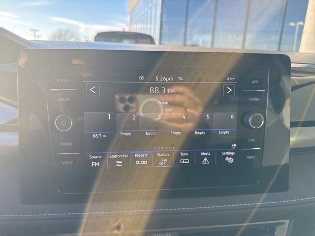 Used 2025 Volkswagen Taos SE image 8