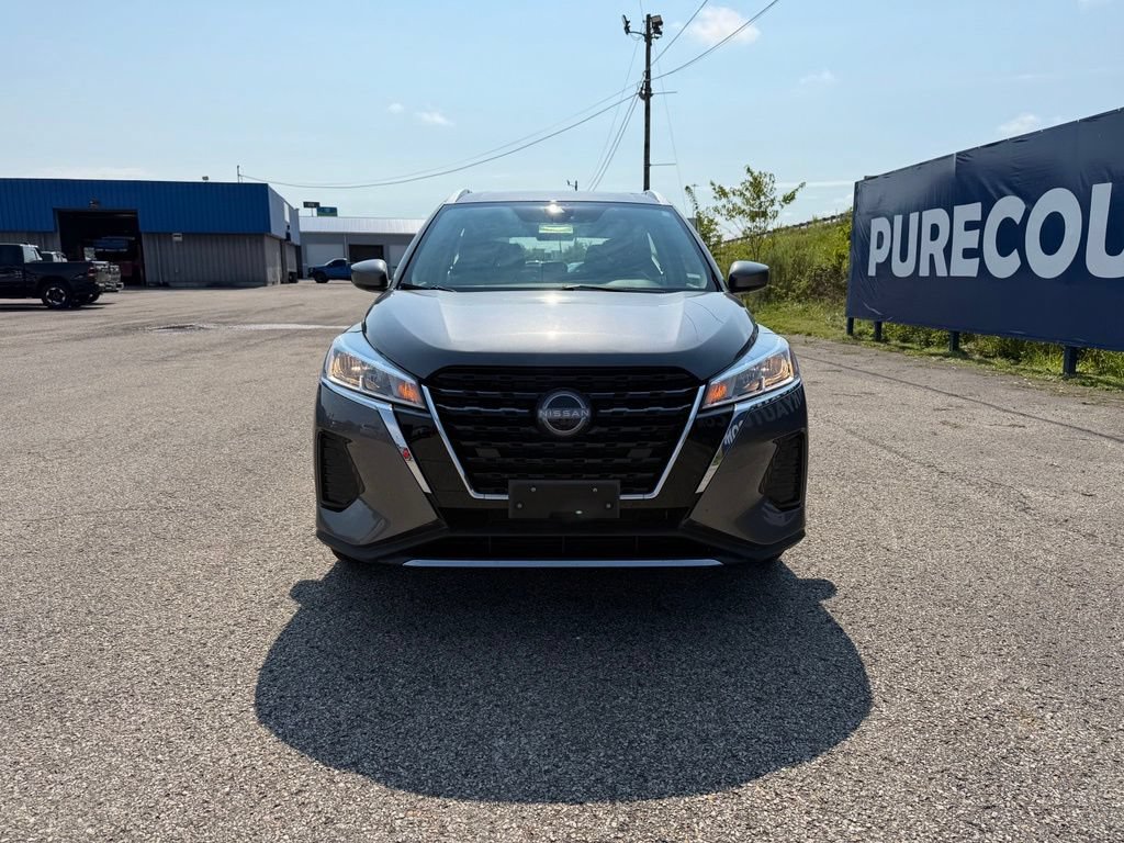 Used 2023 Nissan Kicks SV FWD image 2