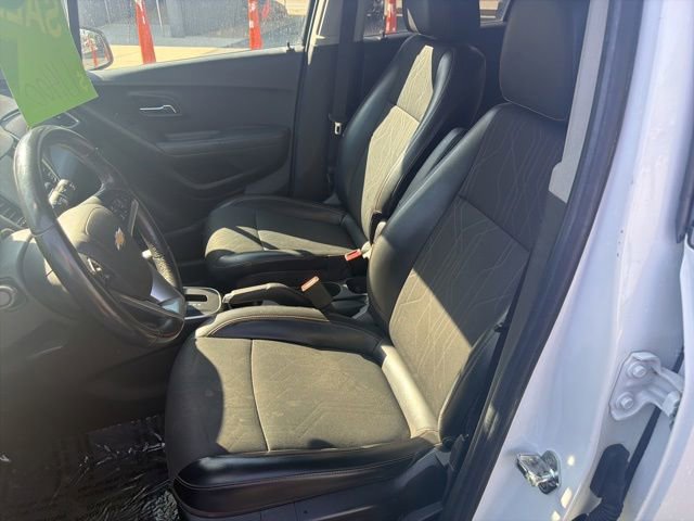 Used 2017 Chevrolet Trax LT w/ LT Convenience Package FWD image 12