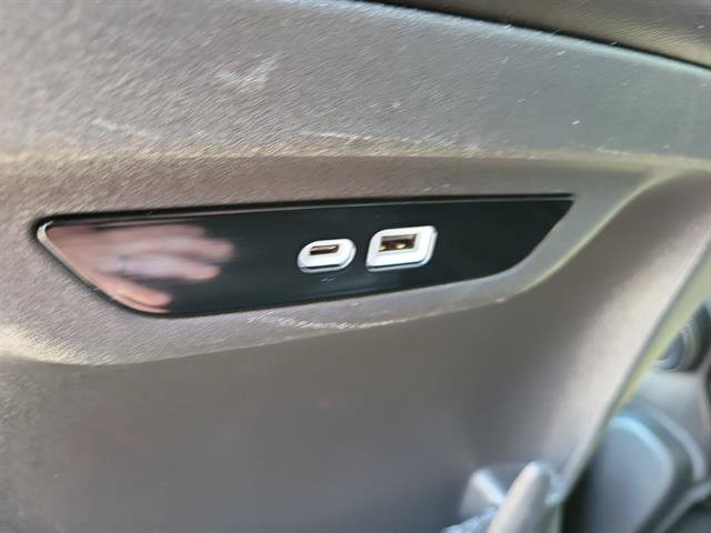 Used 2024 Chrysler Pacifica Limited FWD image 15