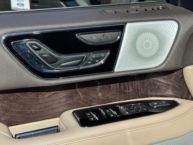 Used 2022 Lincoln Navigator Reserve image 15