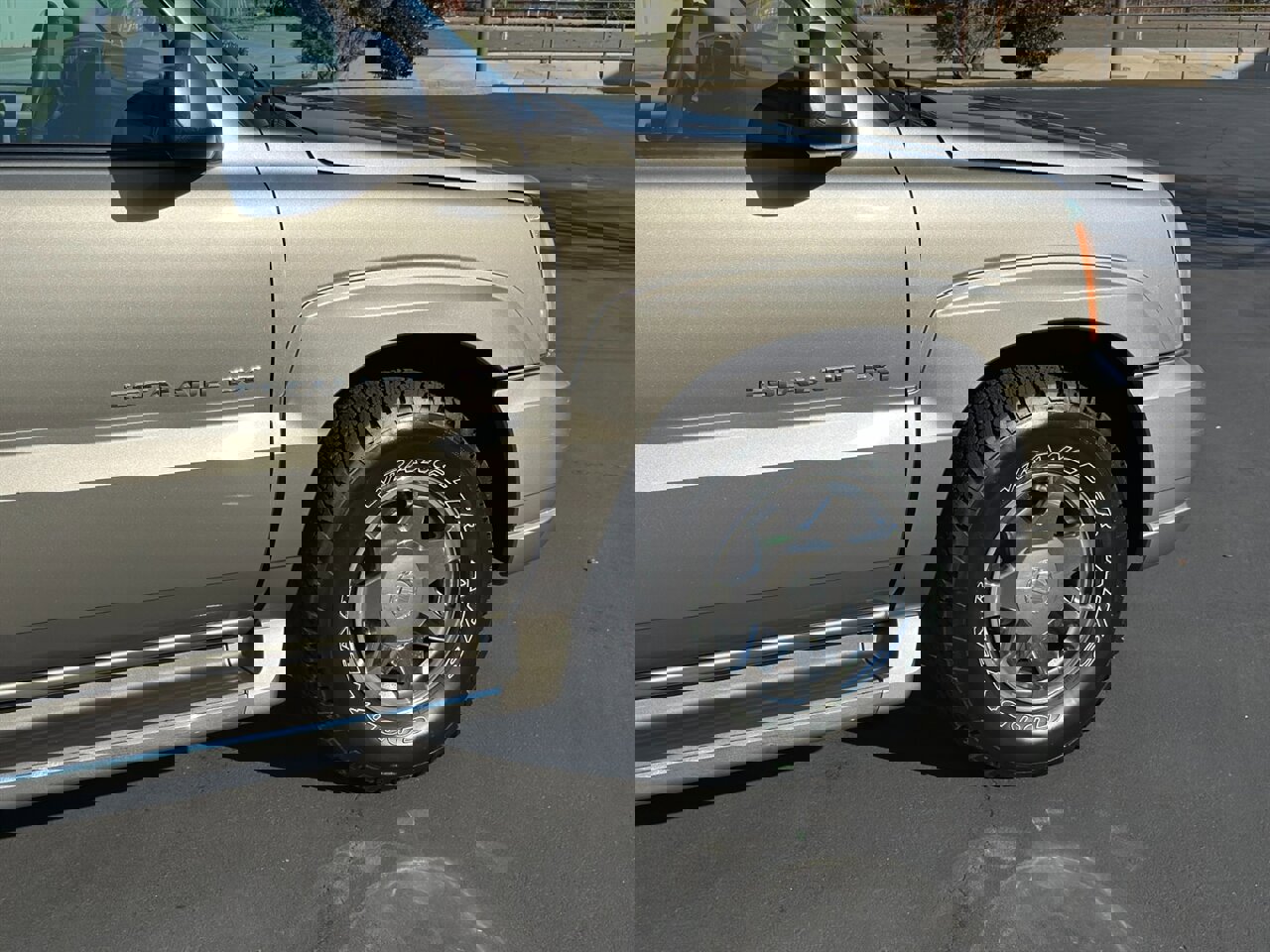 Used 2002 Cadillac Escalade EXT image 13