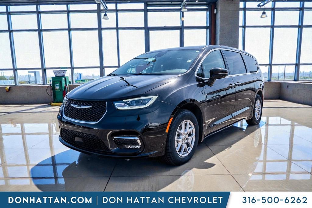 Used 2024 Chrysler Pacifica Touring-L image 24