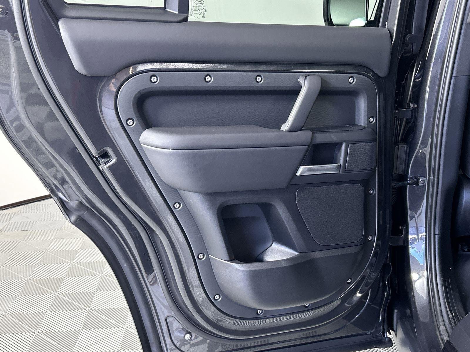 New 2025 Land Rover Defender 130 X-Dynamic SE image 26