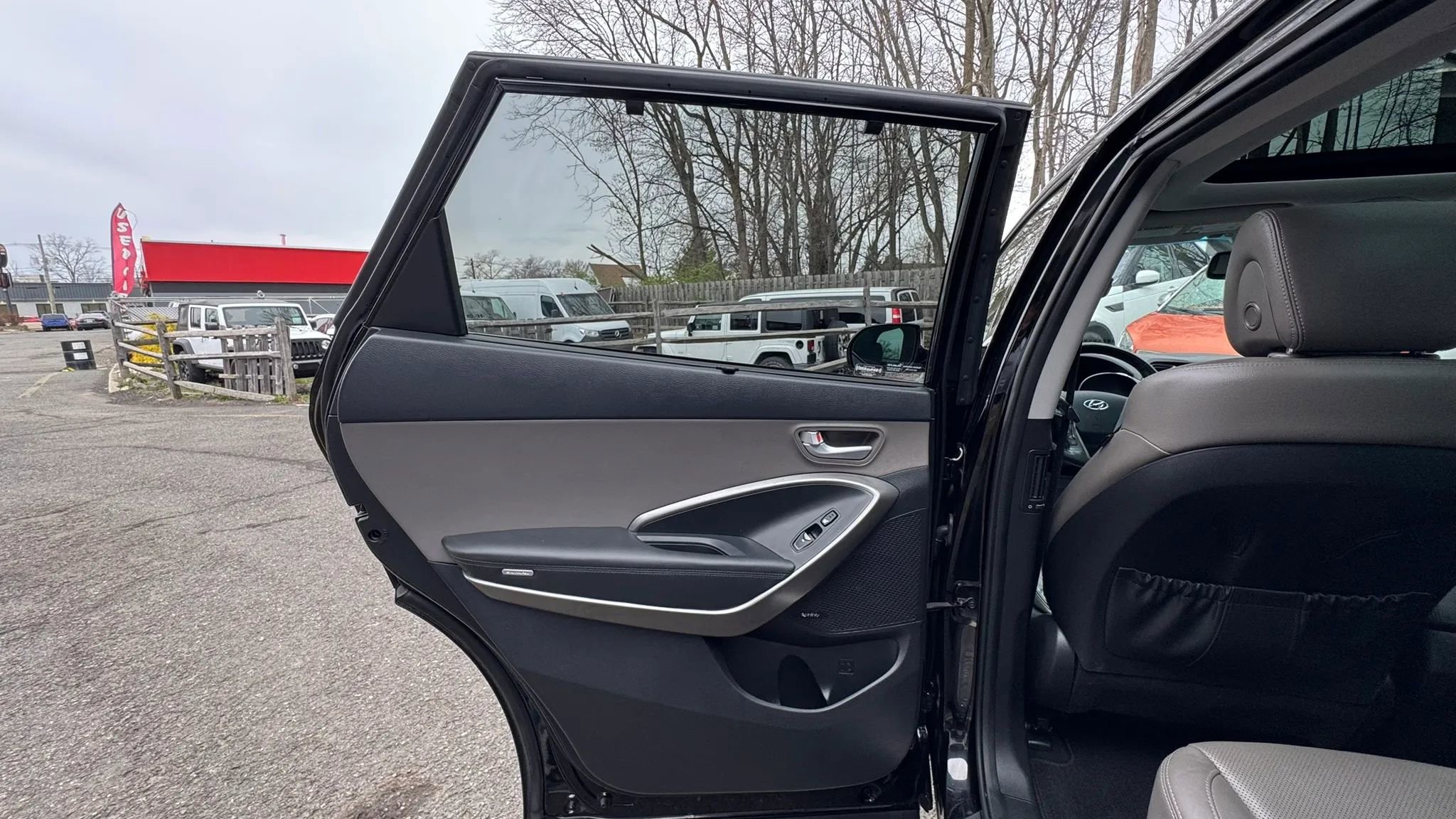 Used 2017 Hyundai Santa Fe AWD image 14