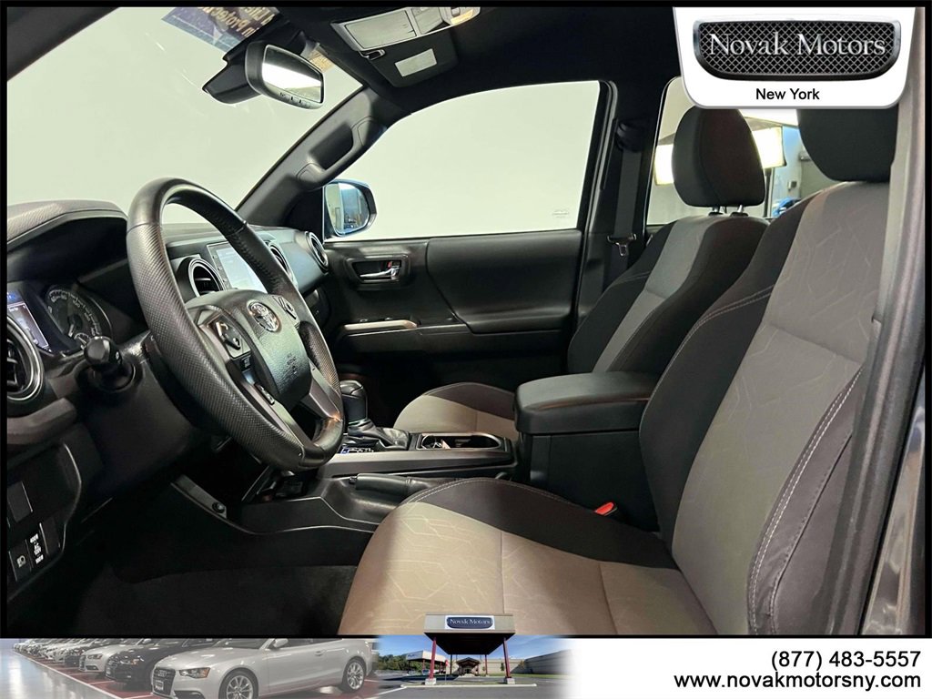 Used 2022 Toyota Tacoma TRD Sport image 16