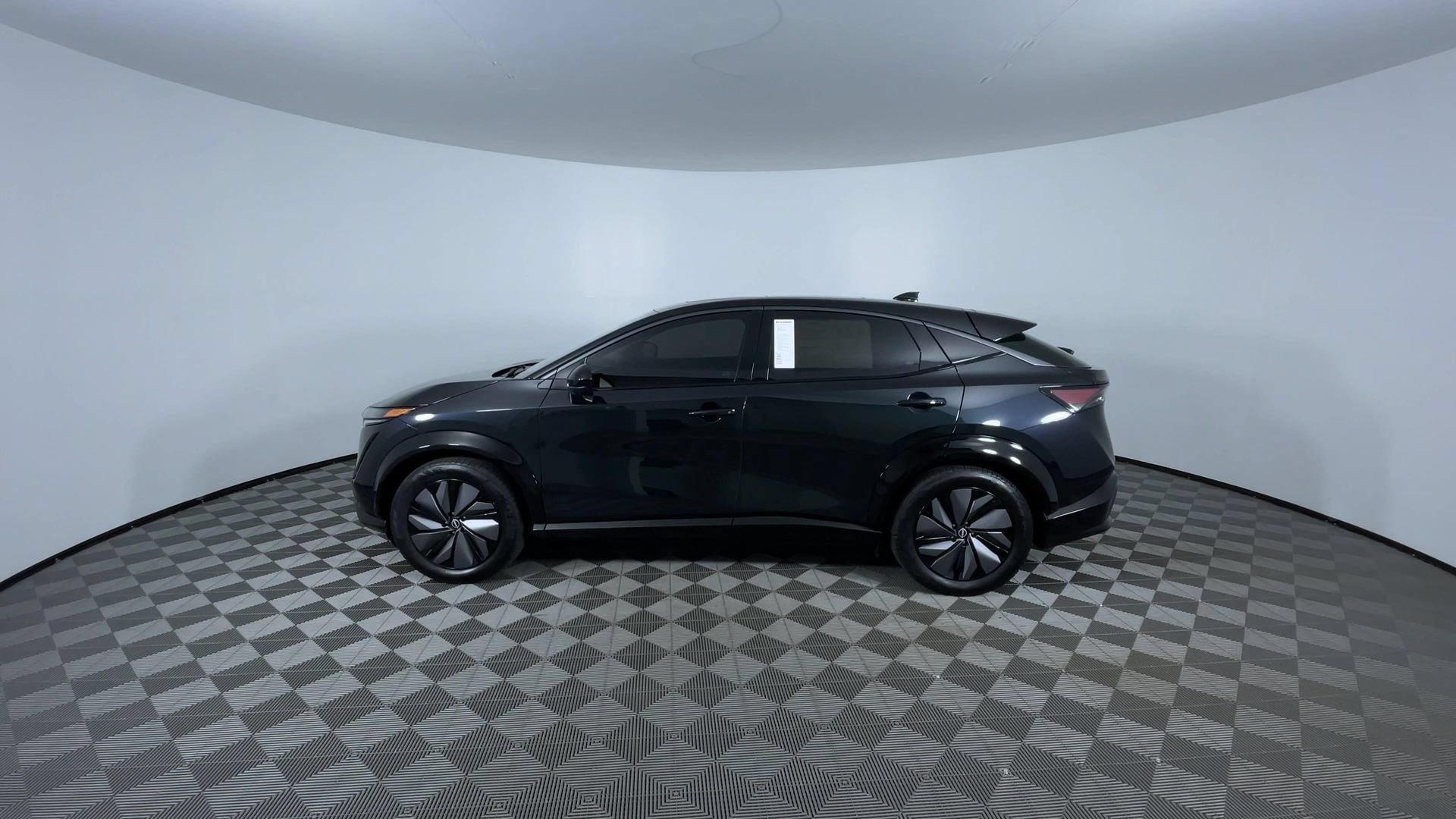 Used 2024 Nissan Ariya AWD image 5