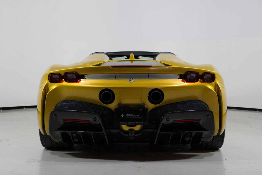 Used 2022 Ferrari SF90 Spider image 12