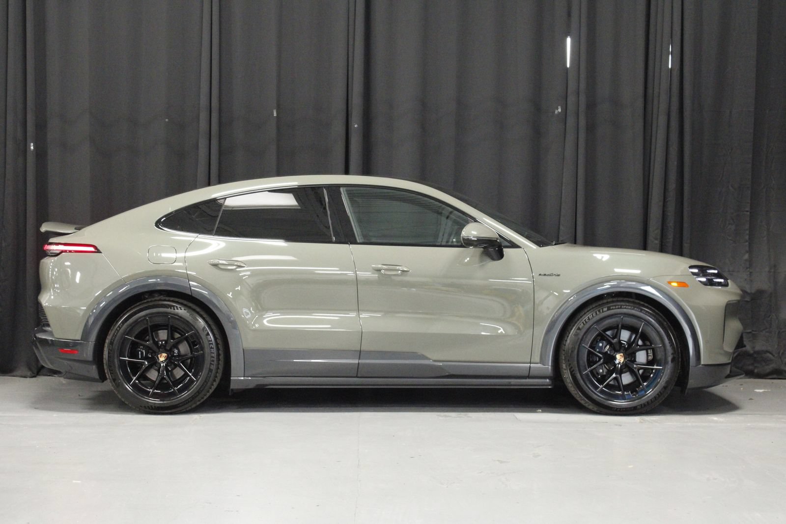 New 2026 Porsche Cayenne Electric Coupe AWD/4WD image 8