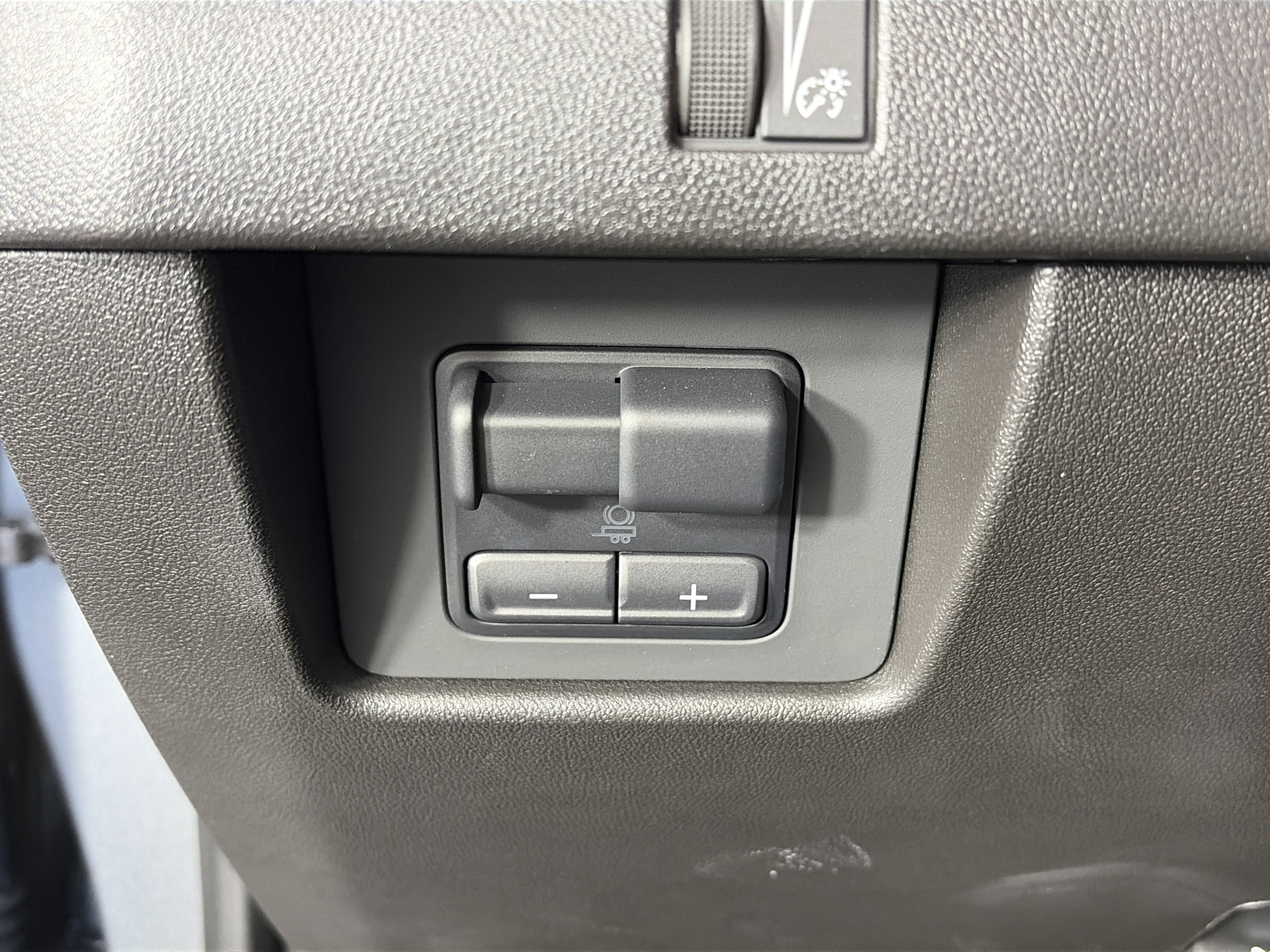 Certified 2025 GMC Canyon AT4 w/ AT4X Package AWD/4WD image 31