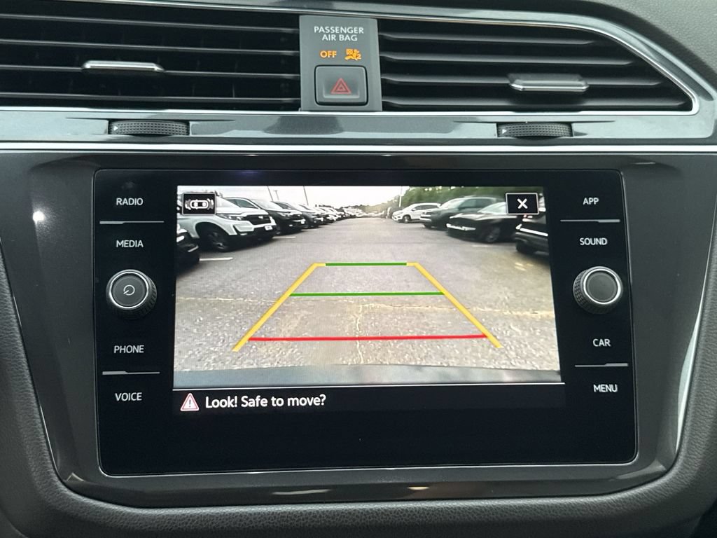 Used 2021 Volkswagen Tiguan SEL AWD/4WD image 24