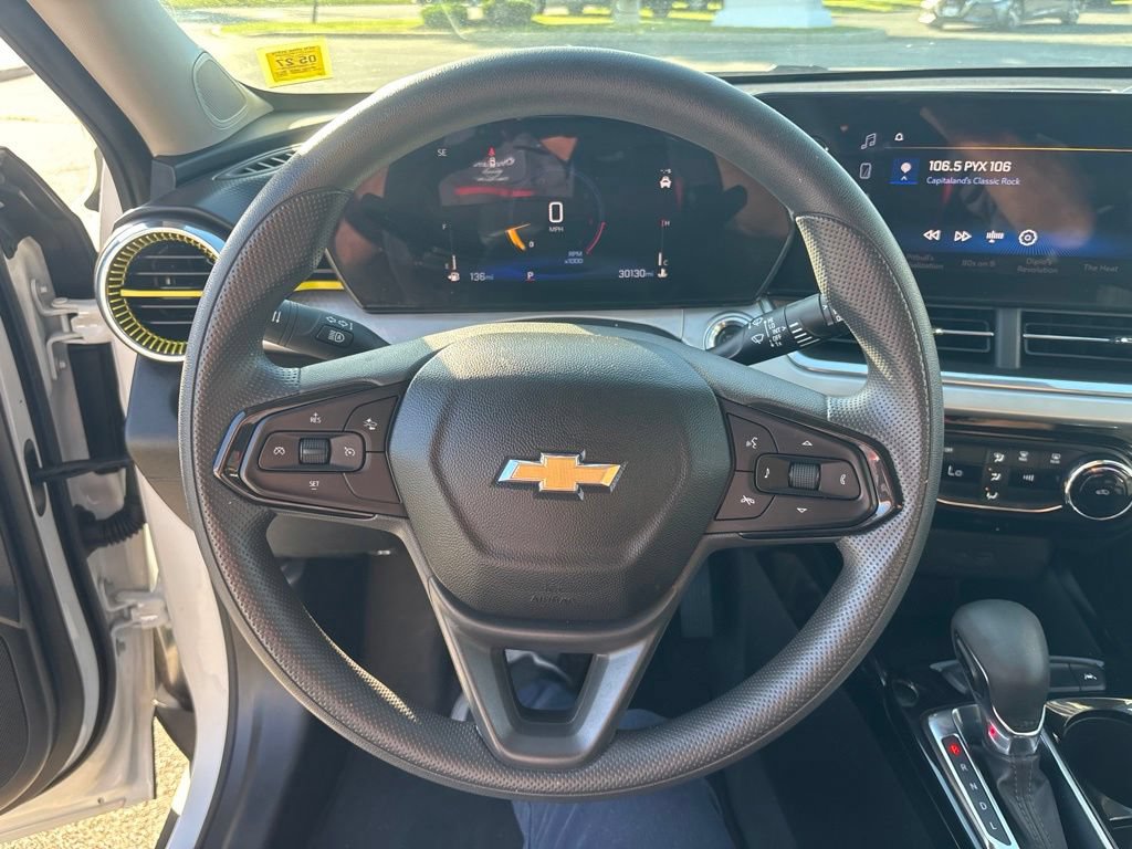 Used 2024 Chevrolet Trax LT FWD image 23