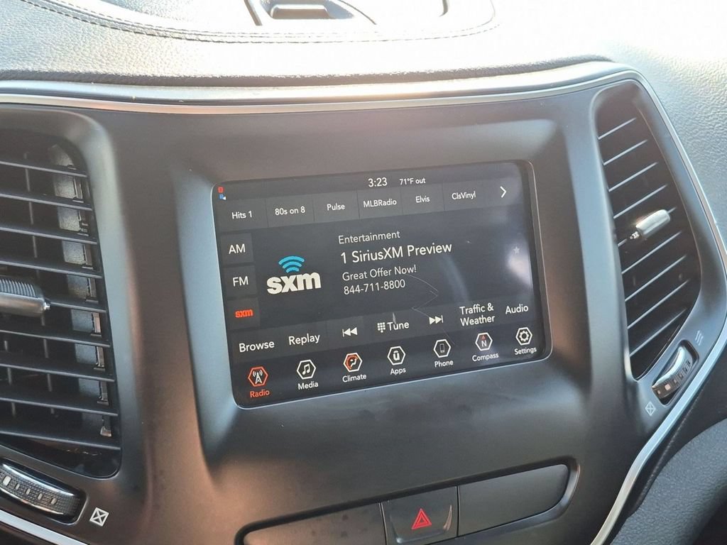 Used 2019 Jeep Cherokee Latitude Plus FWD image 17