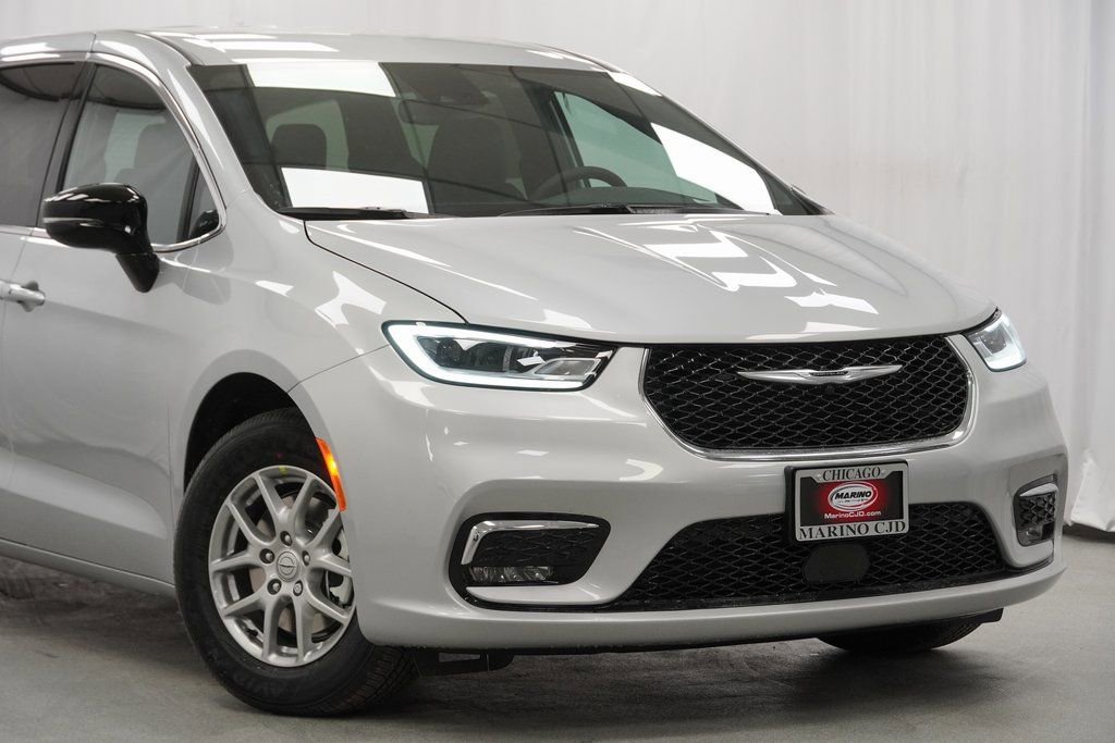 New 2026 Chrysler Pacifica Select video 3