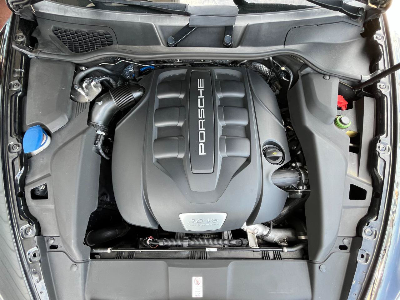 Used 2014 Porsche Cayenne Diesel Platinum Edition AWD/4WD image 48