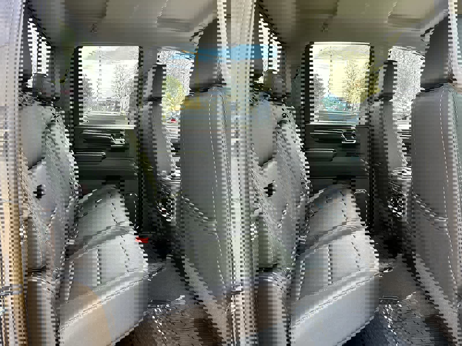 Used 2024 Chevrolet Silverado 3500 LTZ w/ LTZ Convenience Package image 9