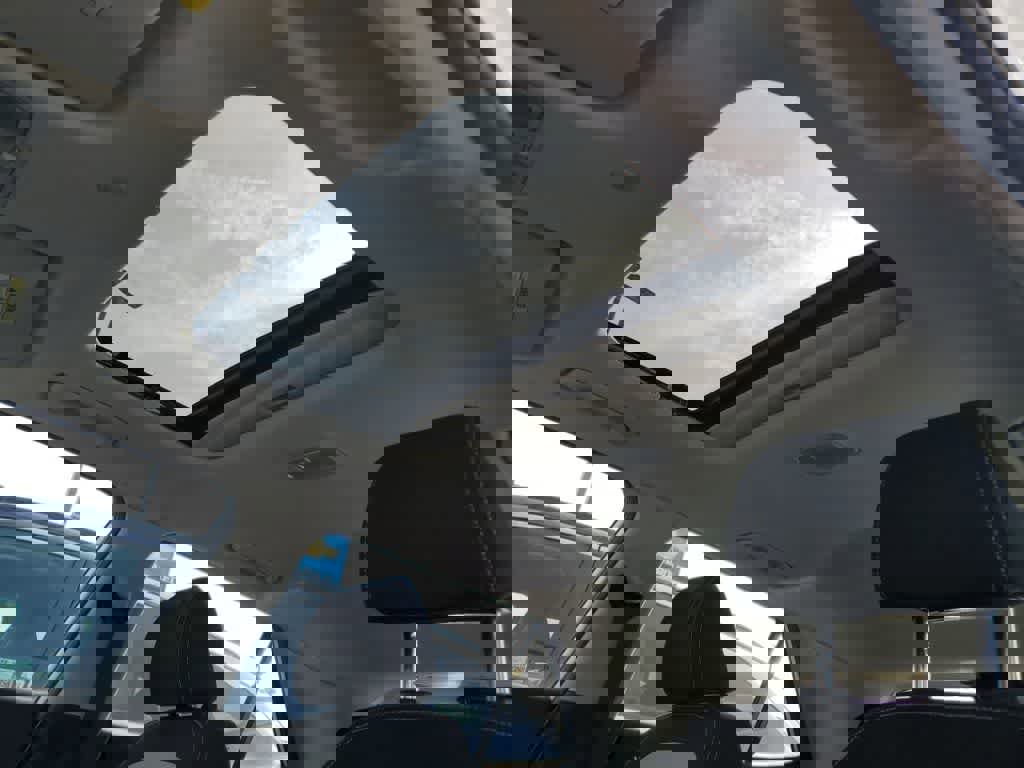 Used 2022 Hyundai Venue SEL w/ Cargo Package image 6