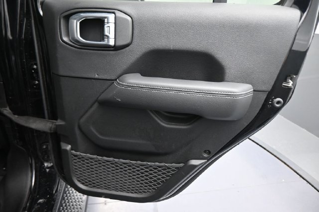 Used 2023 Jeep Wrangler Unlimited Sahara w/ Cold Weather Group AWD/4WD image 24