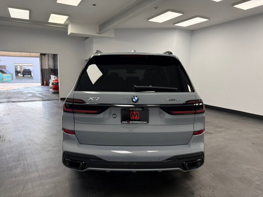 Used 2026 BMW X7 xDrive40i w/ Executive Package image 7