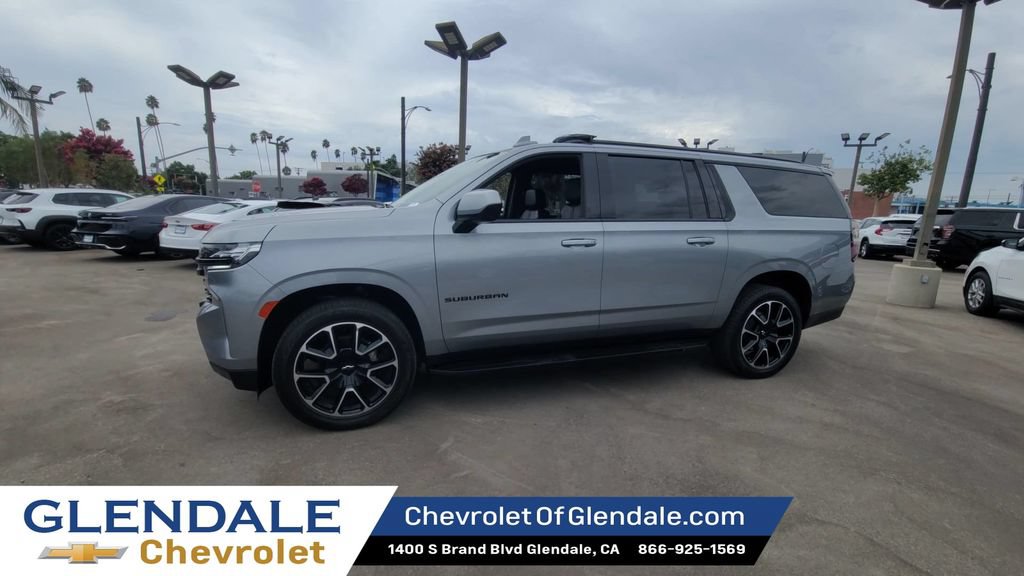 Used 2024 Chevrolet Suburban RST RWD image 5