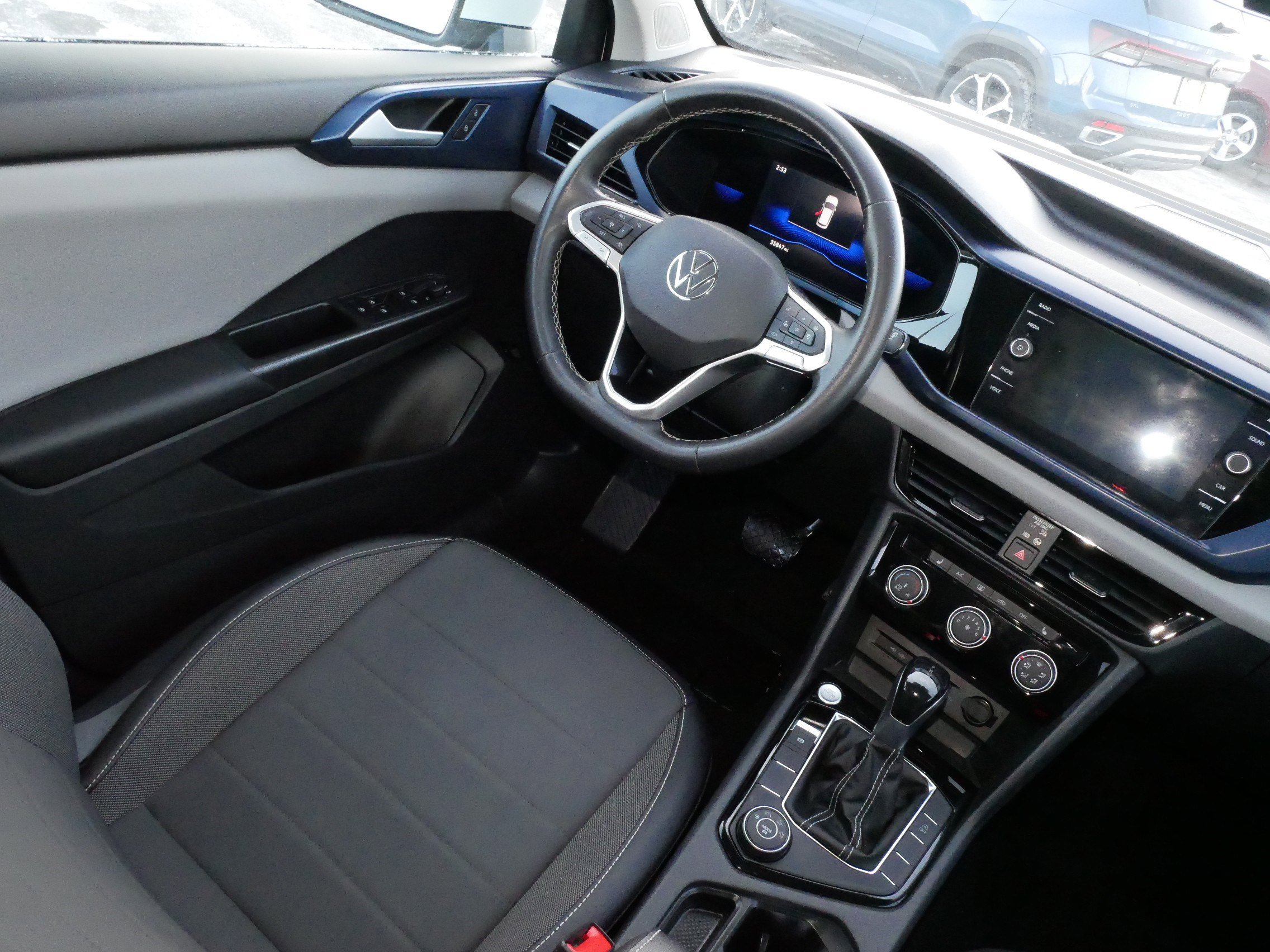 Certified 2023 Volkswagen Taos SE w/ Panoramic Sunroof Package image 9