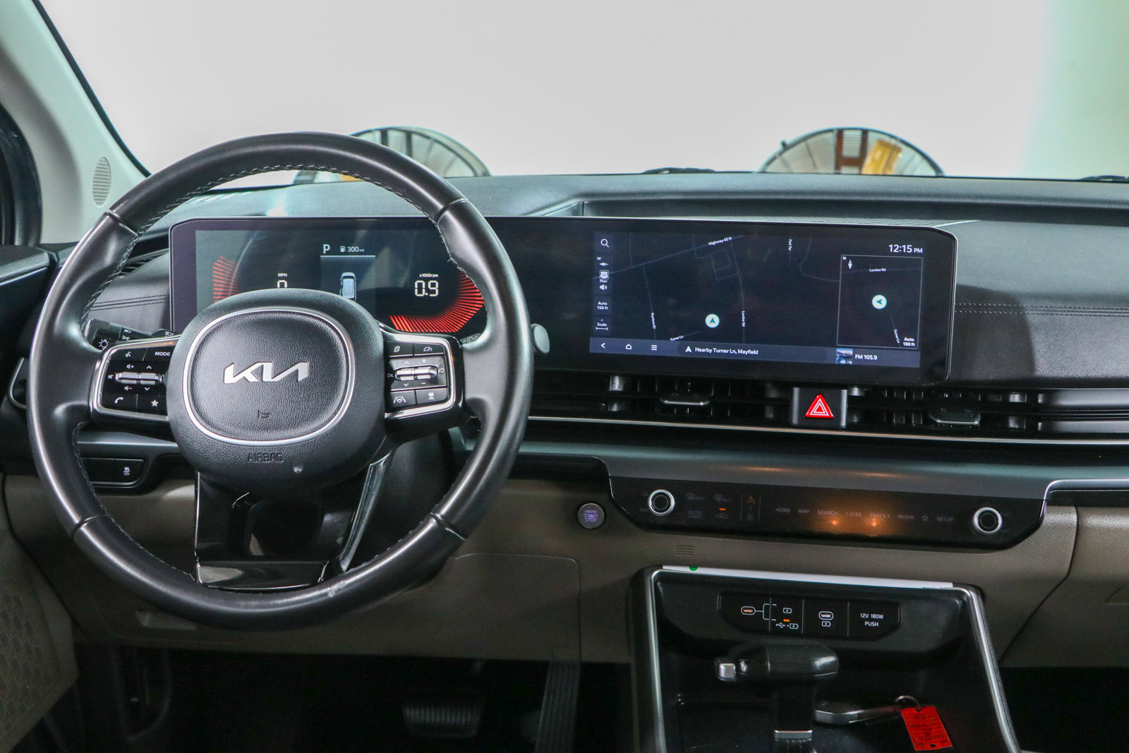 Used 2025 Kia Carnival FWD image 17