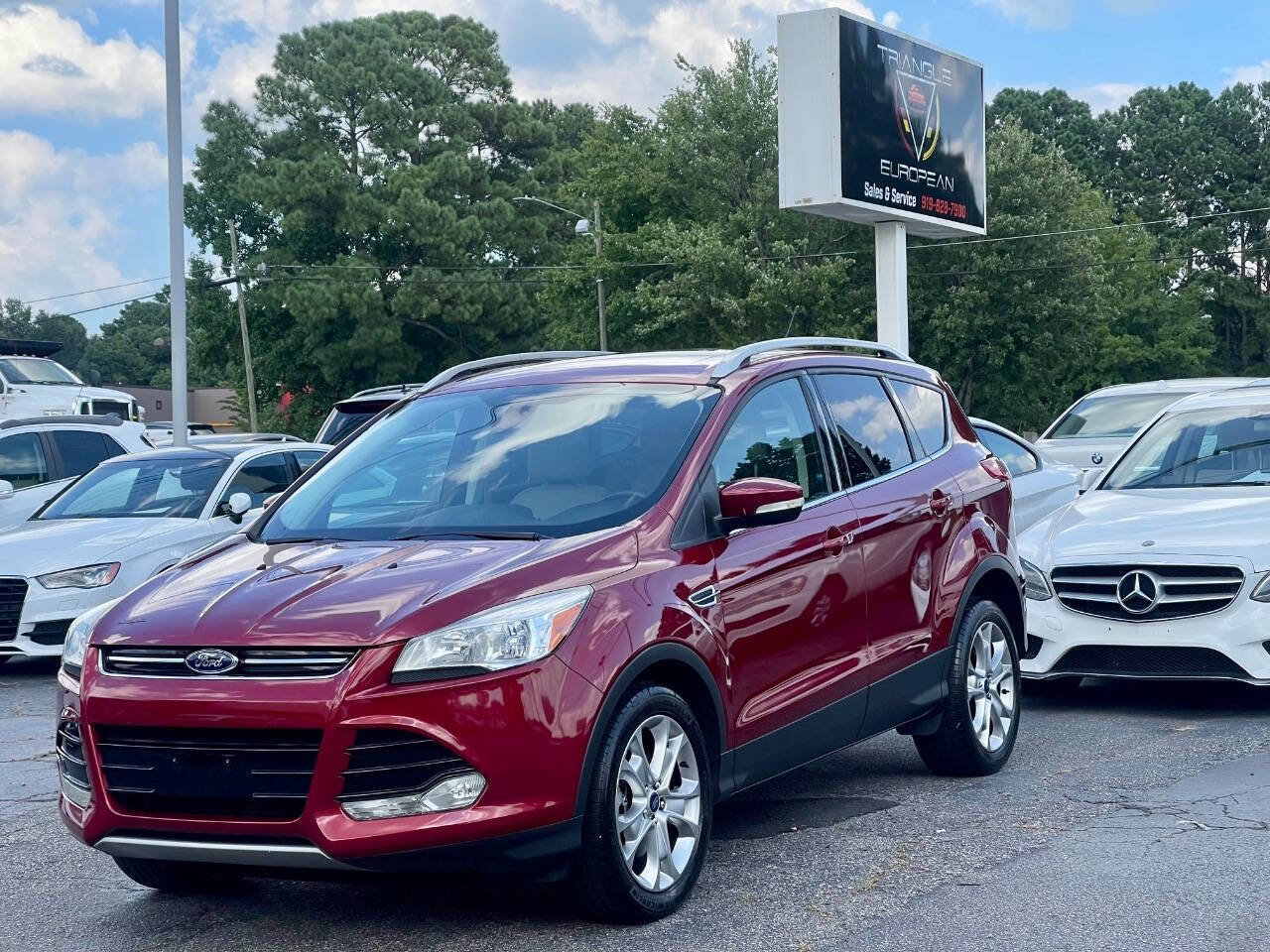 Used 2016 Ford Escape Titanium image 1