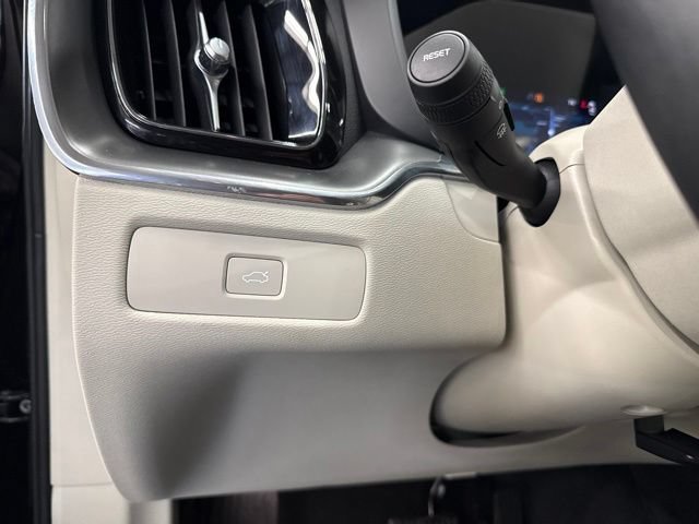 Used 2025 Volvo XC60 B5 Plus w/ Climate Package AWD/4WD image 19