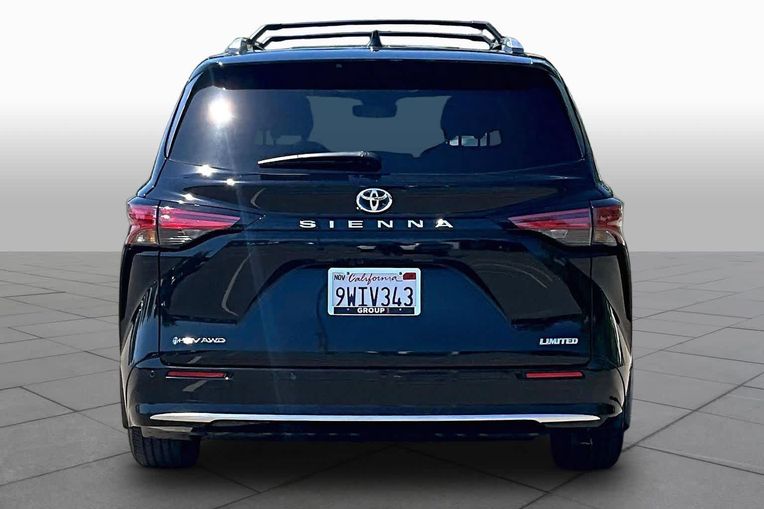 Used 2025 Toyota Sienna Limited AWD/4WD image 4