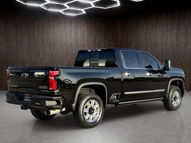 Used 2024 Chevrolet Silverado 2500 High Country w/ High Country Premium Package AWD/4WD image 2