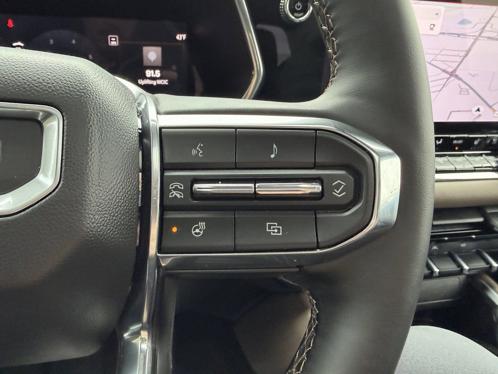 Used 2025 GMC Canyon Denali image 15