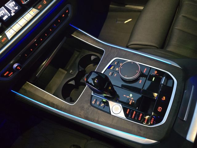 Used 2021 BMW X5 xDrive40i w/ Premium Package image 25