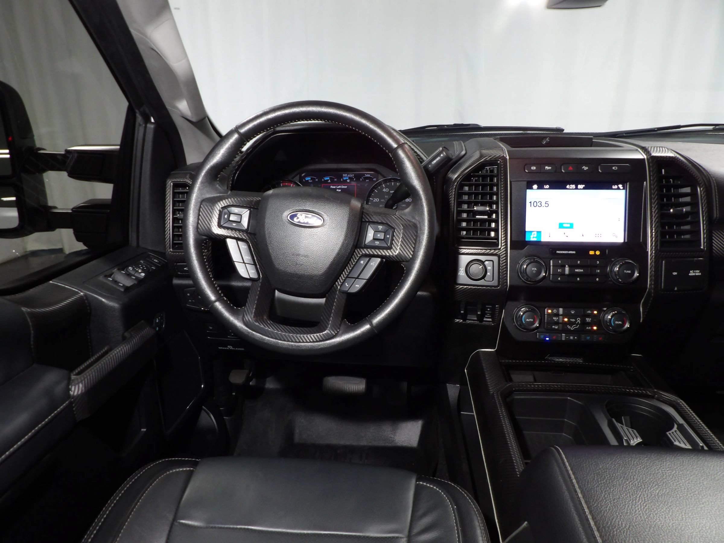Used 2019 Ford F250 Lariat w/ Lariat Ultimate Package AWD/4WD image 28