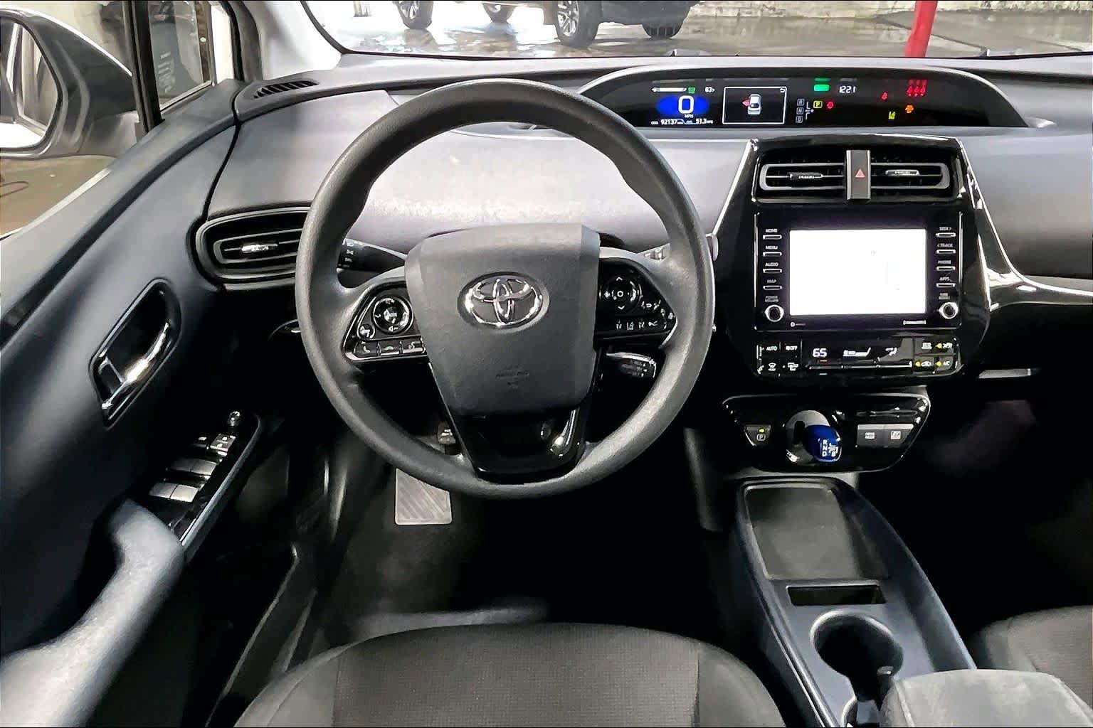 Used 2021 Toyota Prius L Eco FWD image 6