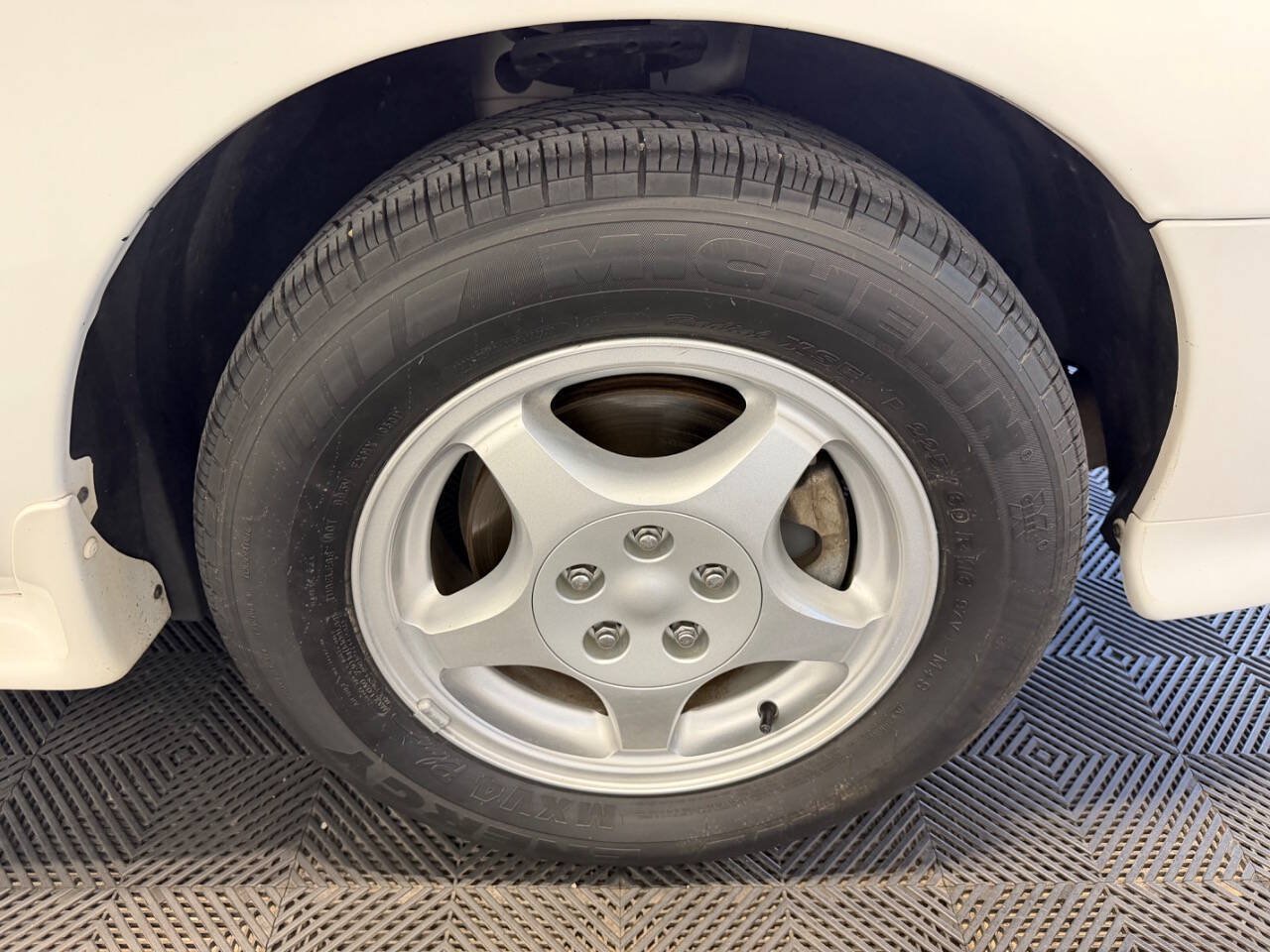 Used 1997 Ford Taurus SHO FWD image 40